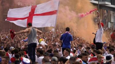 Un ambiente tenso se vivió en Wembley para la final de la Eurocopa que han disputado las selecciones de Inglaterra e Italia. Fotos AFP y EFE.