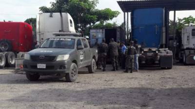 Fusina ejecuta un allanamiento en un taller de San Pedro Sula.