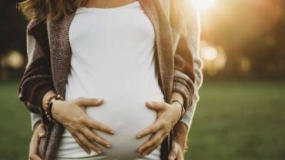 Para asegurar la salud de la madre y la de su bebé, es importante asistir a todos los controles prenatales.