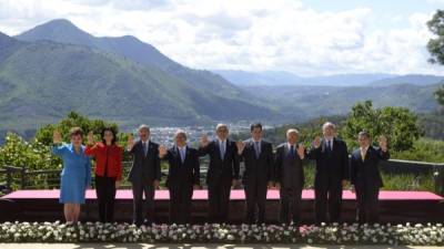 Los representantes del Sica y los mandatarios presentes en la XLV Cumbre del Sica en Antigua Guatemala. Foto: AFP