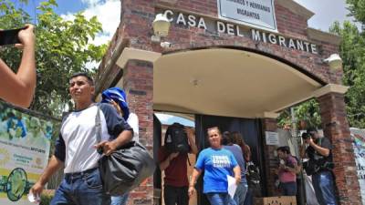 Migrantes centroamericanos reciben albergue en Ciudad Juárez tras ser devueltos a México por las autoridades estadounidenses./AFP.