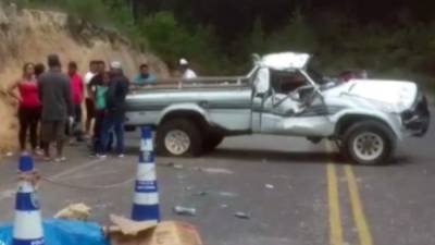 El carro quedó destrozado.