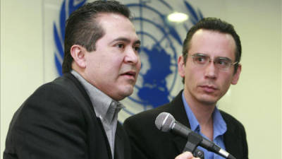 El director de la Alianza Nacional de Comunidades Latinoamericanas y Caribeñas (NALACC), Oscar Chacón (i).