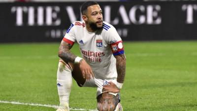 Lyon's Dutch forward Memphis Depay reacts after missing a goal opportunity during the French L1 football match between Olympique Lyonnais and Stade Rennais Football Club at the Groupama Stadium in Decines-Charpieu, near Lyon, central-eastern France on March 3, 2021. (Photo by PHILIPPE DESMAZES / AFP)