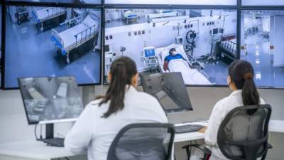 Tras su inauguración por el presidente Nayib Bukele el pasado domingo, el nuevo Hospital El Salvador, construido en 100 días para atender la emergencia por la pandemia de COVID-19, recibió ayer a sus primeros pacientes en la Unidad de Cuidados Intensivos (UCI).