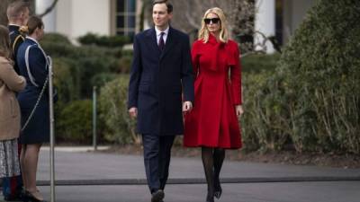 Ivanka Trump, la hija y asesora del presidente de Estados Unidos, Donald Trump, y su marido, Jared Kushner, compraron por 31,8 millones de dólares un terreno de 7.284 metros cuadrados en Indian Creek Village (Miami Beach, EEUU) propiedad del cantante español Julio Iglesias, informaron hoy medios locales.