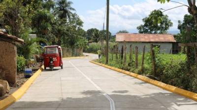 La calle principal del barrio La Mesa, el más grande y poblado, ya está pavimentada.