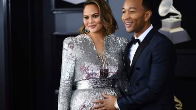 Chrissy Teigen y John Legend. Foto: AFP.