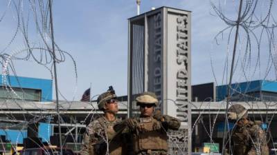 Soldados estadounidenses reforzaron la seguridad en el punto fronterizo de San Ysidro./AFP.