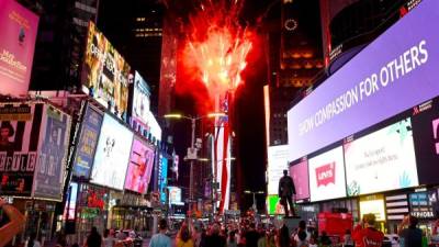 Fuegos artificiales sobre Times Square el 01 de julio de 2020 en la ciudad de Nueva York. AFP