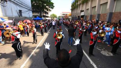 El público aplaudió y ovacionó a la banda de guerra del instituto Las Vegas en San Pedro Sula.