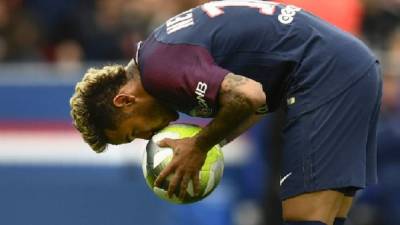 Neymar es actualmente el traspaso más caro de la historia del fútbol, 222 millones de euros pagó el PSG al Barca por el Brasileño.