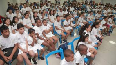 Los niños se mostraron felices durante la ceremonia de clausura.