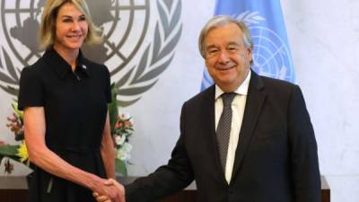 Kelly Craft fue recibida por el secretario general de la ONU, Antonio Guterres./AFP.