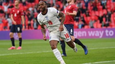 Raheem Sterling le dio la victoria a la selección de Inglaterra. Foto AFP.