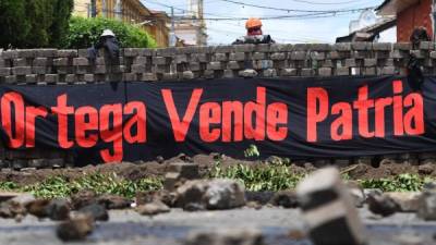 Barricadas de adoquines, casas quemadas, luto, dolor y pánico: la combativa ciudad de Masaya, en el sur de Nicaragua, resiste este miércoles al asedio de las fuerzas del gobierno de Daniel Ortega, en una escalada de violentas protestas que dejan 187 muertos en dos meses.
