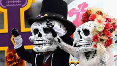 México. Desfile de Catrinas. Cientos de Catrinas, ícono que identifica la celebración del Día de Muertos en México, desfilaron en la Fiesta de los Santos.