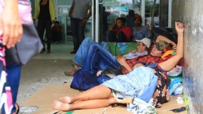 La rapidez con la que deberían ser atendidos los pacientes es un problema que aún no se supera en el Rivas. Los pacientes esperan en condiciones indignas. Fotos Jordan Perdomo.