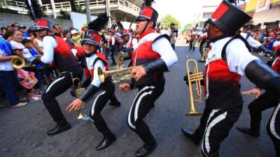 Los estudiantes de secundaria se lucieron con sus presentaciones.