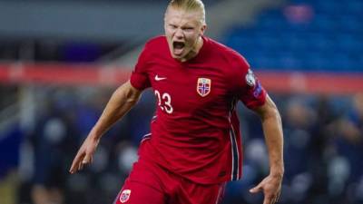 Erling Braut Haaland lleva cinco goles marcados en lo que va de la eliminatoria. Foto AFP.