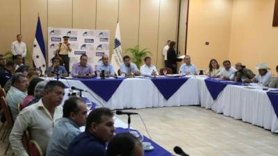 El presidente Juan Orlando Hernández está en San Pedro Sula desarrollando el Diálogo Nacional.