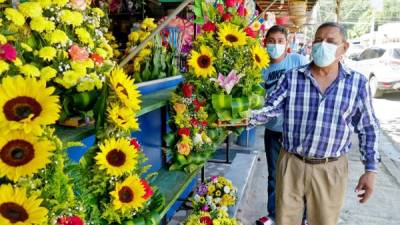 Rosas girasoles y hortensias son de las más solicitadas en Guamilito.