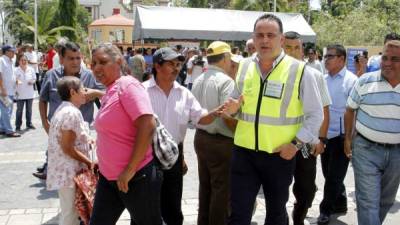 El alcalde Armando Calidonio inauguró la campaña en el parque central.