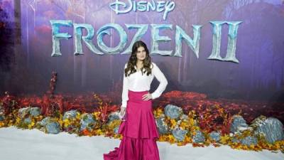 La actriz Idina Menzel en la premier de Frozen 2.