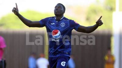 El colombiano Javier Estupiñán celebrando su primer gol con el Motagua.