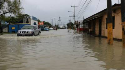 Varios locales comerciales fueron afectados por las lluvias.