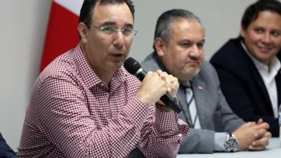 Luis Zelaya en conferencia de prensa.