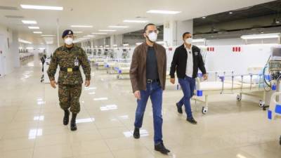 El presidente de El Salvador, Nayib Bukele, inauguró ayer la primera fase de un hospital exclusivo para la atención de casos de COVID-19, en momentos en los que el sistema sanitario del país se ha visto superado por los contagios.