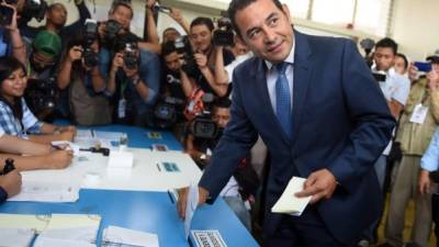 Jimmy Morales al momento de ejercer el sufragio. Millones de guatemaltecos asistieron a las urnas, no se registraron incidentes violentos.