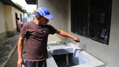 Los vecinos enfrentan problemas para abastecerse del vital líquido.