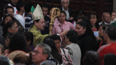 El cardenal Norberto Rivera dijo que las llamadas fueron hechas por el cartel La Familia.