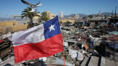 Minutos de horror, una noche de pesadilla y un viejo conocido en las costas chilenas: un tsunami. Chile vivió así el terremoto de 8,3 grados que sacudió el centro del país dejando hasta ahora 11 muertos.