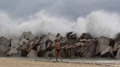 Los residentes del norte de Florida comenzaron este martes a prepararse para el impacto del 'enorme' huracán Michael que azotará el miércoles el sureste estadounidense con vientos de categoría 3.