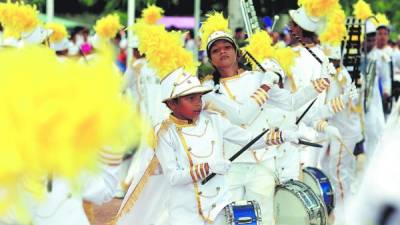 Al final del desfile se apreciarán varias comparsas que con anticipación se prometió que pondrán a bailar a los presentes.