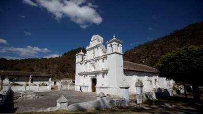 Fotografía fechada el 1 de febrero de 2017 donde se observa la iglesia de la comunidad de La Campa, en el municipio de Lempira, en el occidente de Honduras. EFE