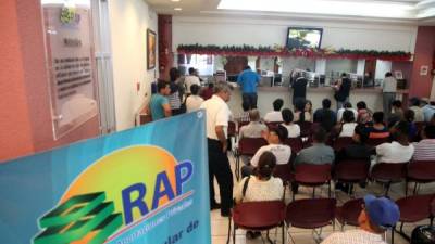 Los afiliados al RAP siguen haciendo sus trámites y solicitando préstamos a bajos intereses que ofrece la institución.