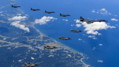 EUA envió sus poderosos bombarderos a sobrevolar la costa norcoreana.