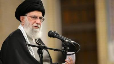 El líder supremo de Irán, Alí Jameneí, aseguró este miércoles que el ataque contra una base con presencia estadounidense en Irak 'no es suficiente' venganza y que es necesario expulsar a las tropas de ese país de la región de Oriente Medio. IMÁGENES CEDIDAS POR LA TELEVISIÓN IRANÍ.