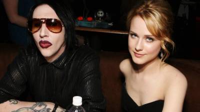 Marilyn Manson y Evan Rachel Wood comenzaron a salir en 2007 y se comprometieron en 2010, pero se separaron ese mismo año.