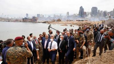 Macron es el primer jefe de Estado en visitar Líbano tras las explosiones que dejaron un centenar de muertos. AFP