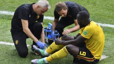 El seleccionador belga Roberto Martínez lamentó el golpe que recibió Romelu Lukaku al final del primer tiempo.