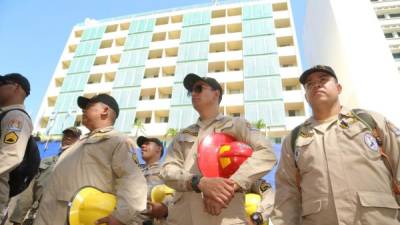 Los bomberos participaron del lanzamiento de la campaña este lunes.