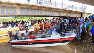 Desde el puente La Democracia, voluntarios con 20 lanchas trabajan en jornadas extendidas en el rescate de damnificados. Cientos de personas aún están a la espera de ser rescatados en las fincas. Con donaciones de Estados Unidos e Iglesia católica se refuerza la asistencia a los afectados que permanecen en los albergues.