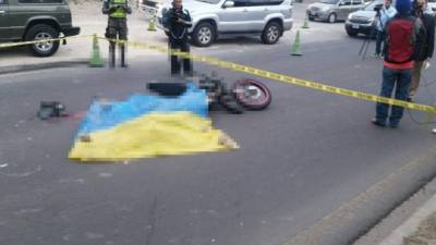 El joven motociclista murió al instante.