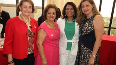 Jeannette Salomón, Mary Handal, la presidenta Vilma Karow y Laura Enamorado.