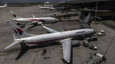 Un avión Orion ha sido despachado al lugar para examinar dichos objetos y otros tres aparatos de vigilancia seguirán aunque no precisó el lugar donde se encuentran.